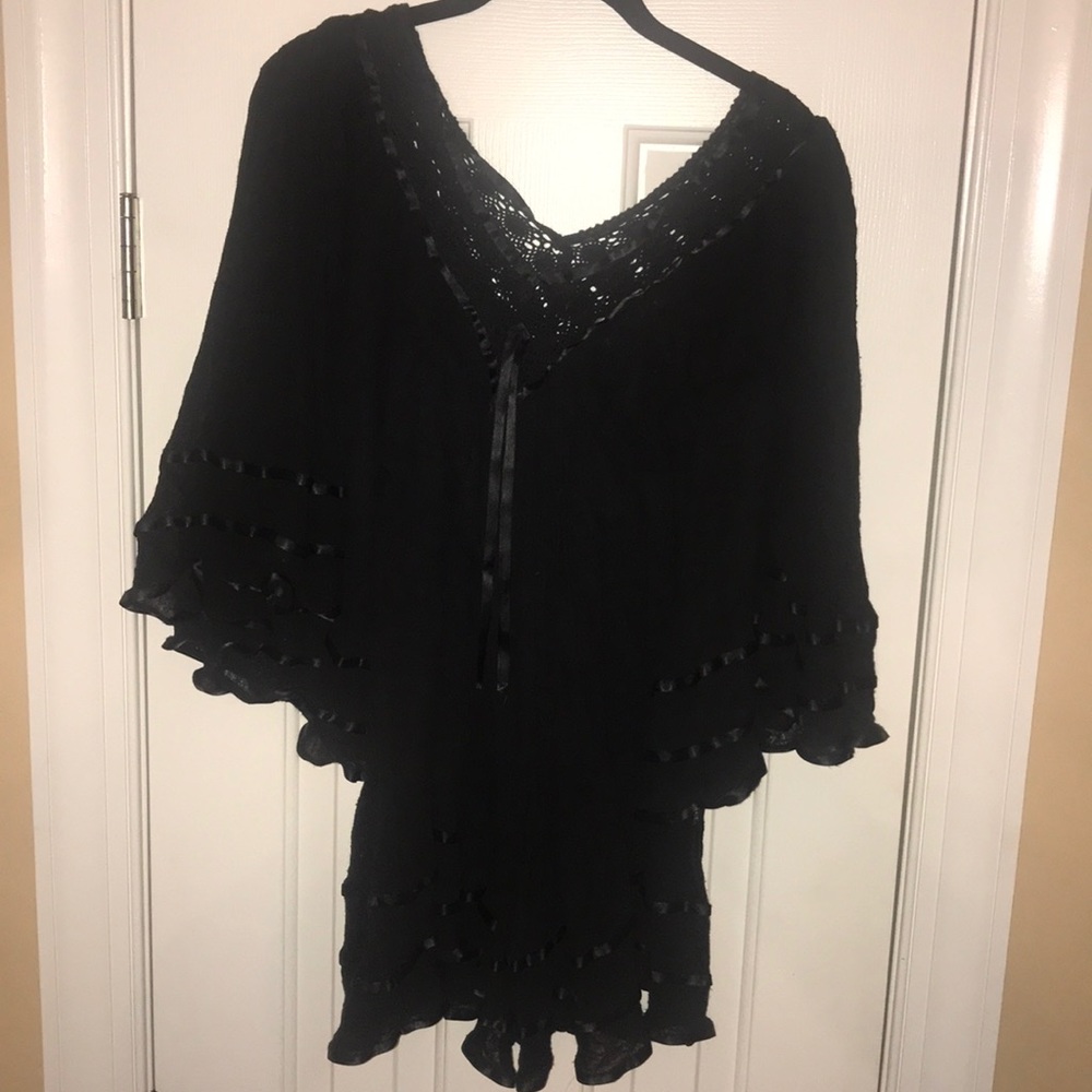 Gorgeous bell flare sleeve top
